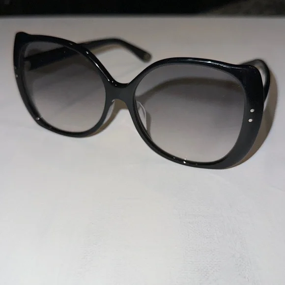 Gucci | Accessories | Gucci Butterfly Sunglasses Has Some  display picture 3